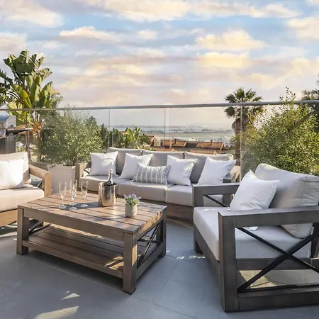 3 Bedroom With Ocean View Jacuzzi And Parking